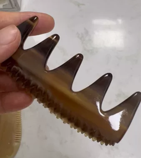 右边:一生缘按摩梳，90。 二手商品不退不...