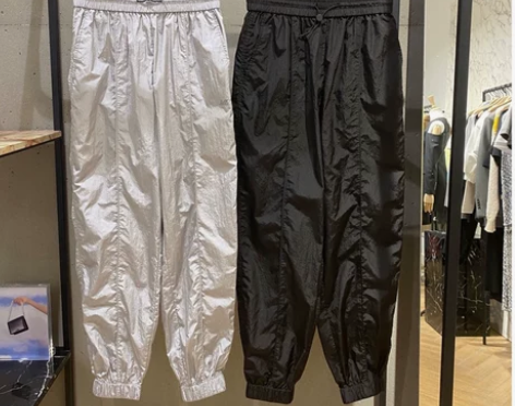 99新女款黑色运动休闲束脚工装风裤子 只试...