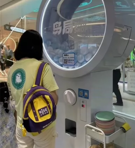 各种大型扭蛋机 感兴趣的话点“我想要”和我...