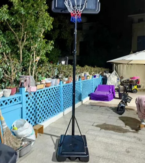 成人儿童通用款篮球架，蓝板材质高强度pe边...