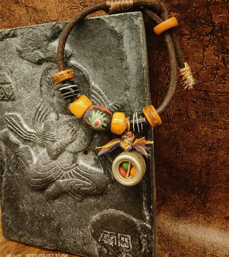 藏式风格老琉璃手绘珠牛骨噶乌盒皮手绳 古董...