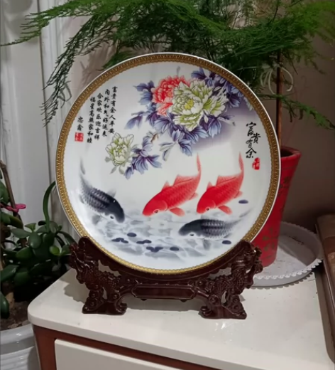 玻璃陶瓷装饰品，因家里没有地方摆放，红星美...