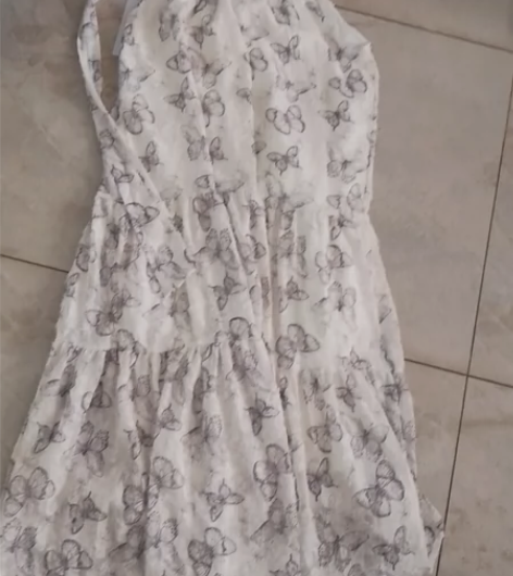 挂脖吊带连衣裙,次抛衣服只穿过一次,送编织...