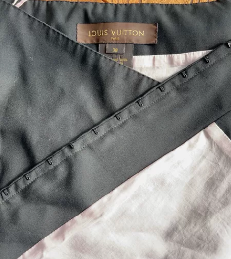 LV黑色铅笔裙 正品正品！看裙子边缘就可以...