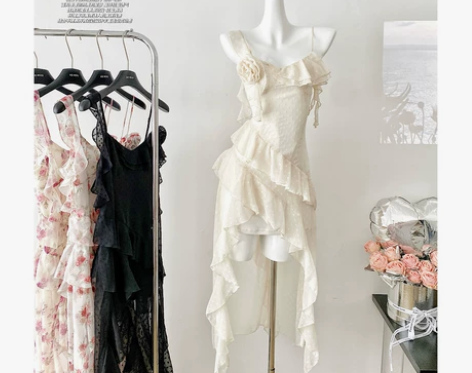 落跑公主白色吊带连衣裙女夏季收腰不规则下摆...