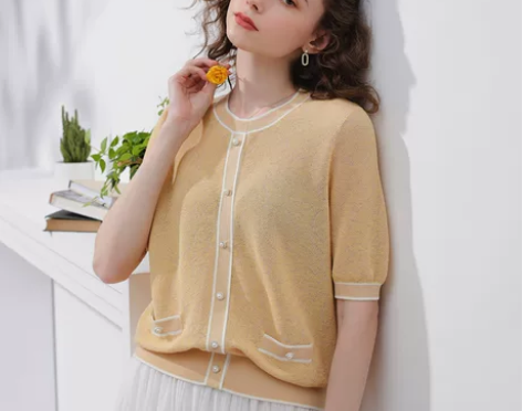 科蒙博卡圆领桑蚕丝套衫纽扣装饰撞色五分袖春...