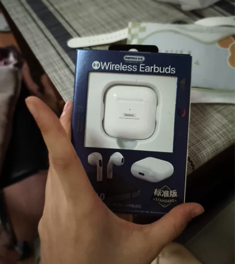 remax10全新蓝牙耳机 感兴趣的话点“...