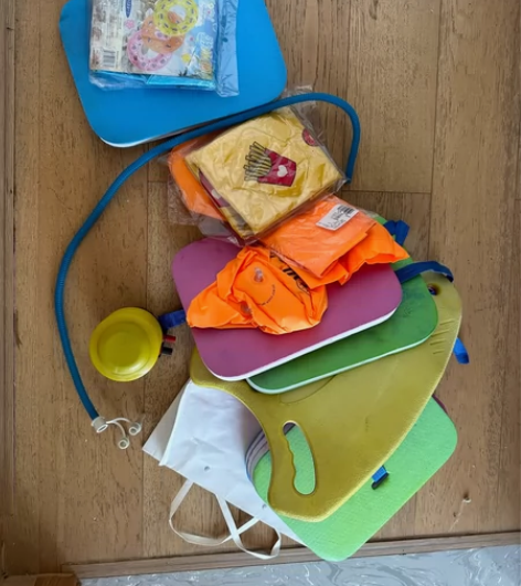 两个三层浮板 一个三角板 两对充气袖套 一...