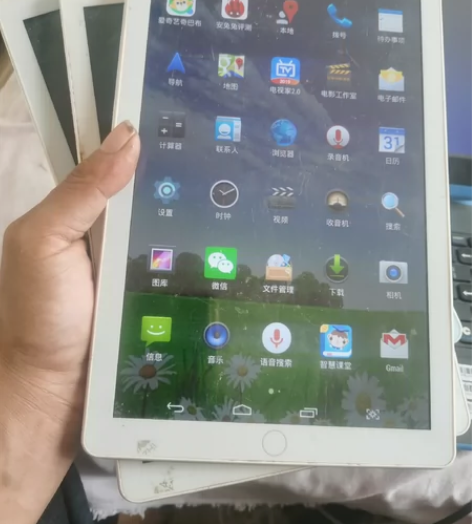 清华同方10寸平板电脑，看电视剧好内存最低...