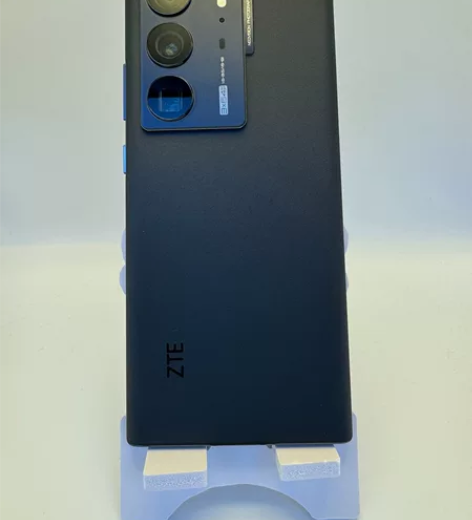 中兴Axon40ultra12+512，成...