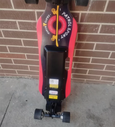 新的  双驱  电动遥控滑板 新的，，新的...