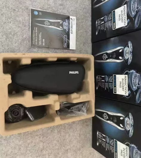 飞利浦电动剃须刀9系 成色全新，买了不到一...