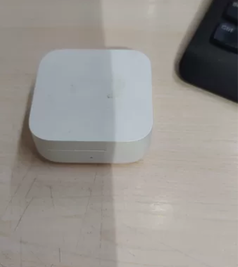 小米Air2 se无线蓝牙耳机，8成新，右...