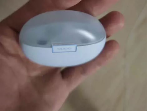 OPPO enco air2，还有个右白色耳机 感兴趣的话点...