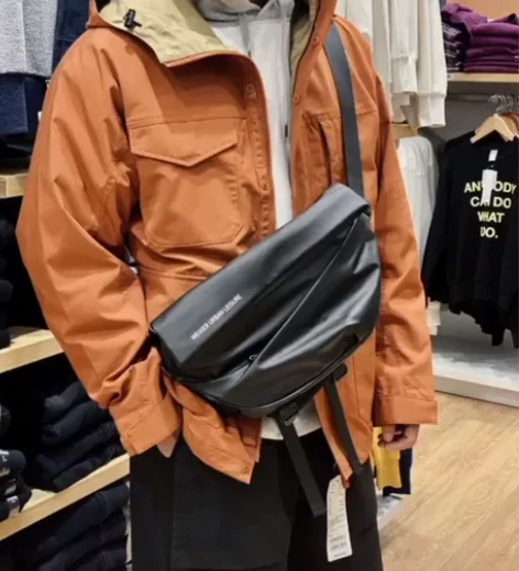 机车男士大容量斜挎包单肩包爆款男士包挎包男...