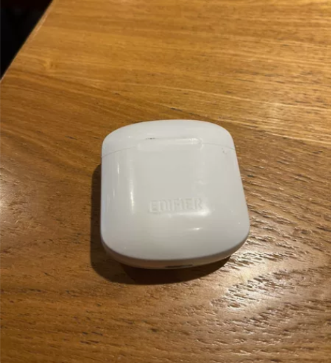 漫步者无线蓝牙耳机，有一只坏了无声，其它正常，有要收的拿走吧...