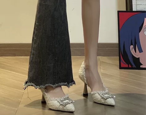 白月光高跟鞋细跟黑色小香风尖头方扣水钻气质...