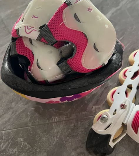 斯凯叮儿童专业轮滑鞋,可以滑花样。尺码28...