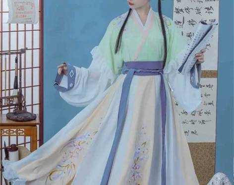 汉服一套M码 千韵岗晨曦福袋出 感兴趣的话...