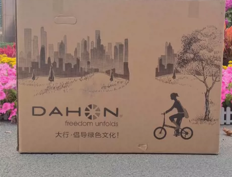 大行20寸折叠自行车箱子。质量相当好，尺寸...