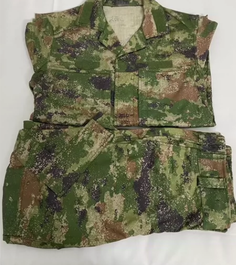 出售带回来的迷彩工作服，耐磨全新正品，出售...