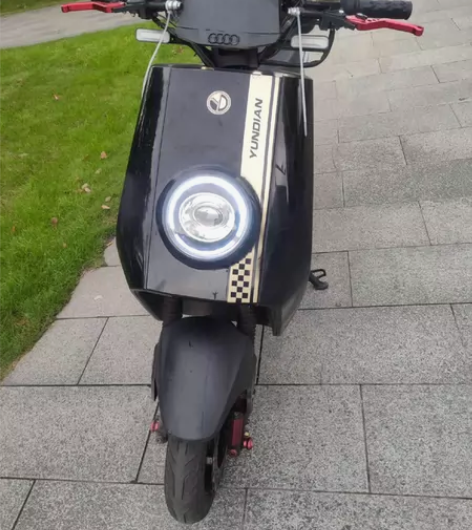 品牌是小牛旗下的。自带倒车挡，用的电池电机...