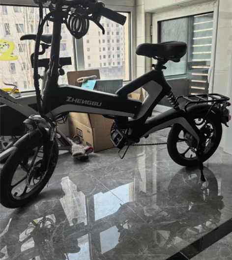 正步折叠电动自行车，有需要在问 感兴趣的话...