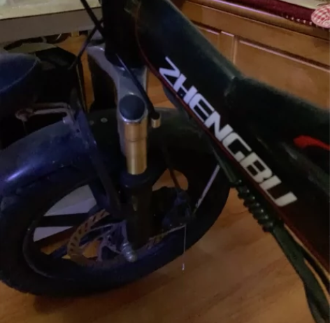 正步电瓶车，电瓶外面组装的以前可以骑40公...