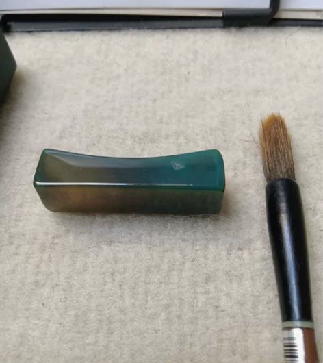 笔架,玛瑙毛笔架,天然玛瑙石雕刻而成,做工...
