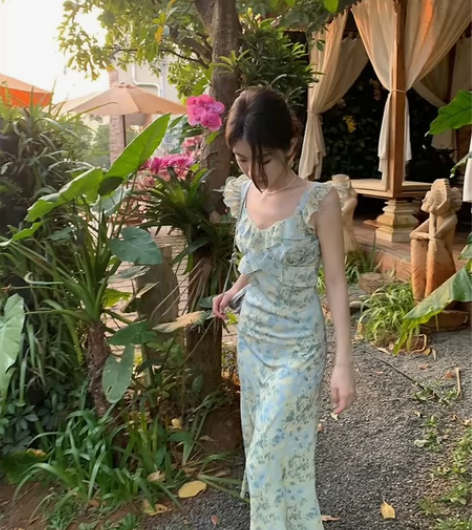 法式复古碎花连衣裙中长款气质度假方领荷叶边...