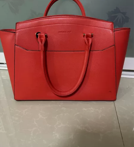 大红色稻草人手拎包，95成新，无瑕疵，原价...