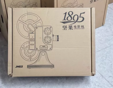 坚果1895复古投影仪电影机家用高清影院1...