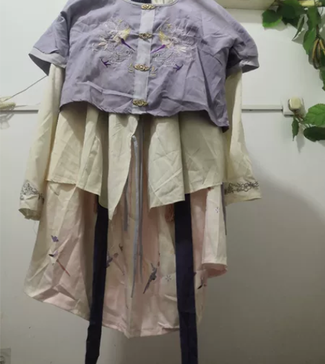 三件套汉服,同款可网上搜索 感兴趣的话点“...