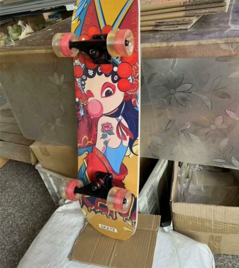 秒杀，原价300多买的初学者滑板男女学生入...