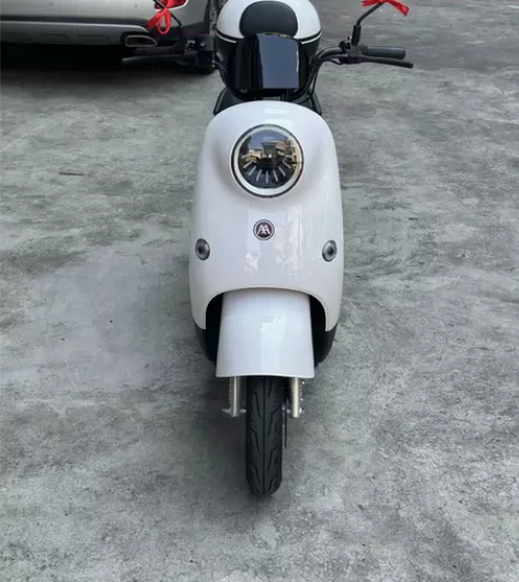 爱玛品牌新国标电动车 爱朵 白色 ①60伏...