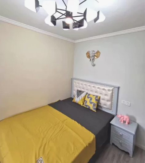 【新街口单室套*太平洋大厦朝南、一厨一卫、...