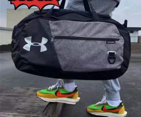 安德玛健身包男大容量运动训练斜挎包男士出差...