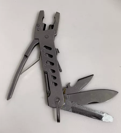 多功能不锈钢钳子 罗丝刀 锉刀 电工刀 感...