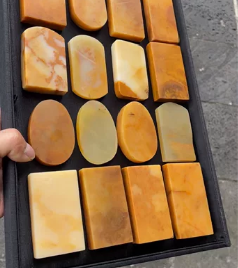 39元起一块黄龙玉挂件牌子明料。差不多只卖...