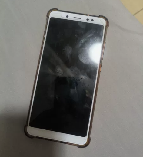 红米note5手机，一直带着保护套，钢化膜...