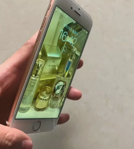 自用iphone8金色 64G 新买了X备...