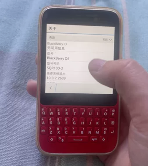 黑莓Q5 触摸屏加全键盘红色时尚学生手机备...