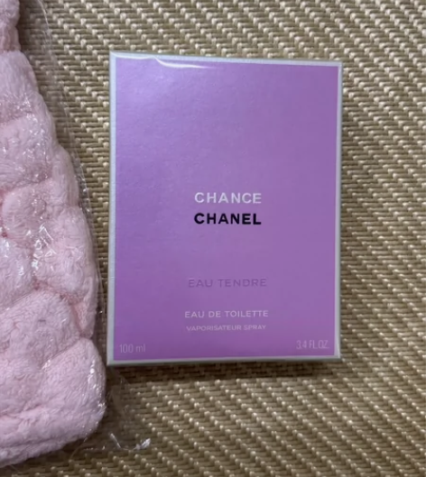 ?香奈儿粉邂逅香水100ml 买了几款要送...