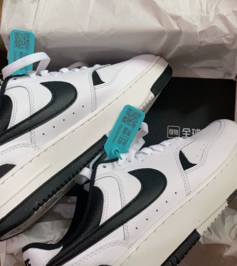 某物买的Nike Gamma Force板...