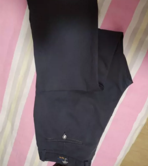 付邮送三条男士裤子加夹克加T恤 明显穿着痕...