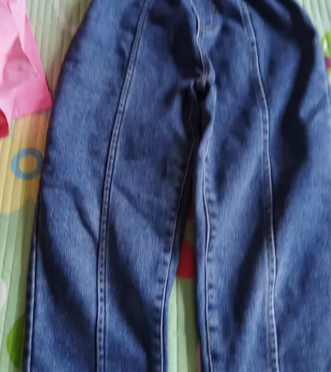女童加绒牛仔裤，150码能穿135左右 感...
