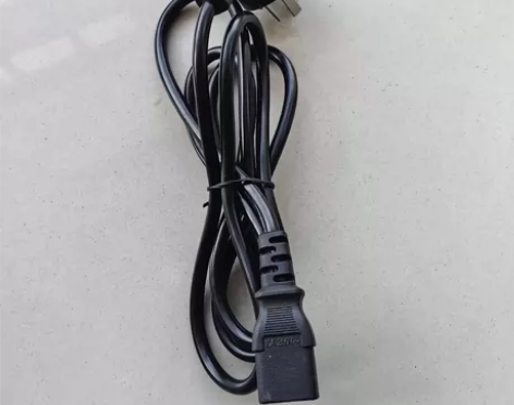 电脑电源线3根，主机显示屏连接线一根，网线...