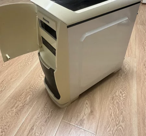 电脑机箱，看图，没啥好介绍的，质量做工都不...