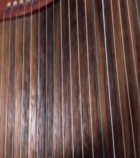 基本全新的敦煌古筝国画款，这款很少有哦。 ...