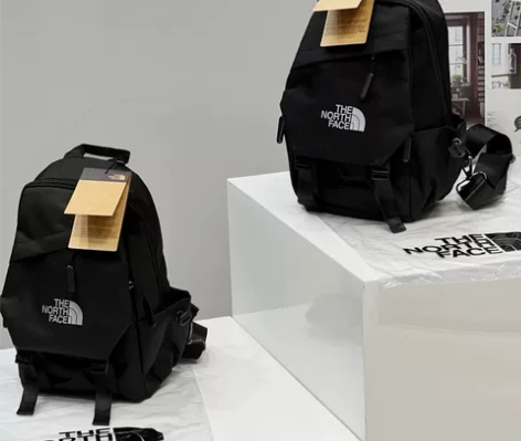 出行神器，北面男女情侣款单肩斜背包！高端便...